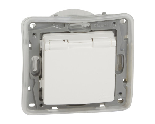 Розетка 220В Legrand 672232 Etika, білий, пластик, із заземленням, Schuko, ip44, із захисною кришкою, зі шторками, для врізного монтажу