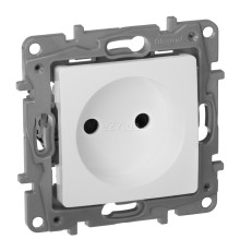 Розетка 220В Legrand 672234 Etika, білий, пластик, без заземлення, без захисної кришки, зі шторками, для врізного монтажу
