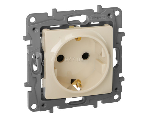 Розетка 220В Legrand 672322 Etika, слонова кістка, пластик, із заземленням, Schuko, без захисної кришки, зі шторками, для врізного монтажу