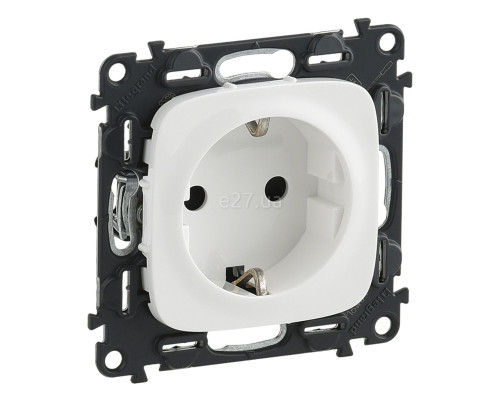 Розетка 220В Legrand 753724 Valena Allure, білий, пластик, із заземленням, Schuko, без захисної кришки, зі шторками, для врізного монтажу