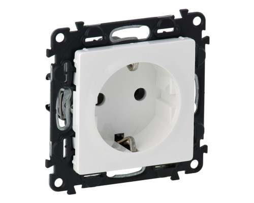 Розетка 220В Outlet Legrand 753420 Valena Life, білий, пластик, із заземленням, Schuko, без захисної кришки, зі шторками, для врізного монтажу