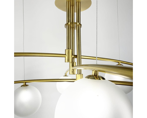 Aure - сучасна підвісна люстра в латунному каркасі