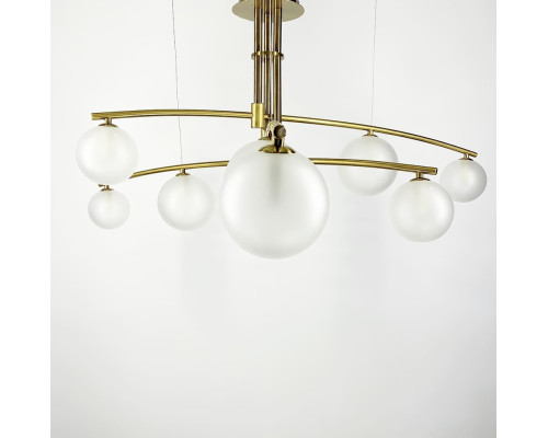 Aure - сучасна підвісна люстра в латунному каркасі
