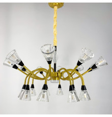 Незвична золотиста люстра із закрученими ріжками