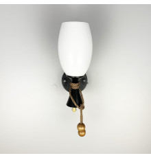 Бра з вимикачем у чорному корпусі