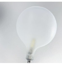 Флористичний настінний світильник у корпусі білого кольору