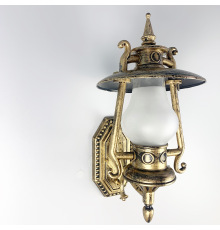 Настінний світильник для вулиці з скляним плафоном