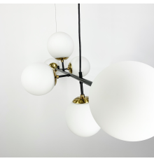 Видовжена люстра в чорному корпусі з фурнітурою латунь