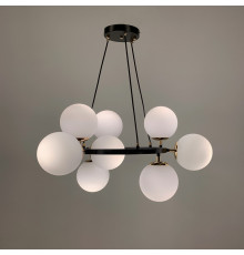 Люстра кругла в чорному корпусі з білими плафонами