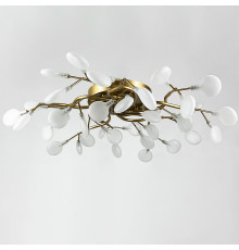 Люстра в золотистому корпусі на 35 пелюсток-плафонів