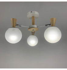 Біла люстра на 3 плафони з елементами дерева