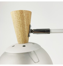 Біла люстра на 5 плафонів з елементами дерева