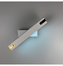 Настінне поворотне бра у білому корпусі