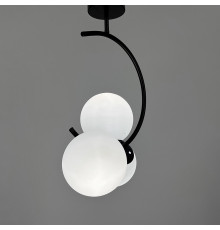 Люстра ASTORIA в чорному корпусі з білими плафонами