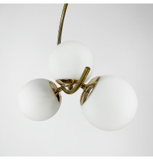 Люстра ASTORIA в латунному корпусі з білими плафонами