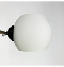 Стельова люстра з кругом в чорному корпусі на 3 плафони