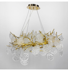 Дивовижна люстра в закрученому золотому корпусі