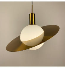 Підвісний світильник білий плафон із золотою пластиною у двох розмірах