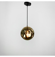 Підвіс із золотим "мятим" плафоном