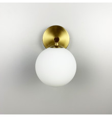 Бра у латунному корпусі з білим плафоном