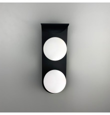 Бра у чорному корпусі з 2-ма білими плафонами