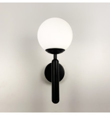 Бра Miira Large з білим матовим плафоном