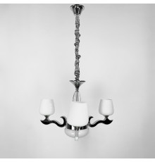 Люстра із світлодіодним срібним корпусом та 3 білими плафонами