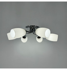 Срібна стельова люстра із білими плафонами