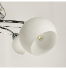 Срібна люстра на 5 білих плафонів