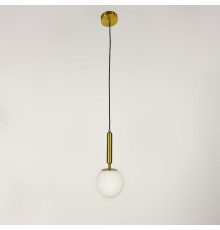 Підвісний латунний світильник з білим матовим плафоном