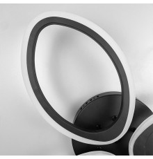 Стельова люстра в чорному корпусі на 3 пелюстки