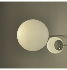 Люстра стельова в білому корпусі на 6 білих плафонів