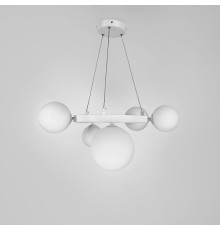 Кільцева люстра з 5 білими плафонами у білому корпусі