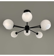 Люстра у чорному корпусі на 8 білих глянцевих плафонів