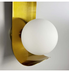 Бра із білим плафоном у латунному корпусі 25х12 см