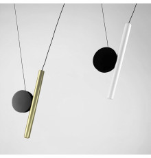 Підвісний світильник в золотому із чорним корпусі