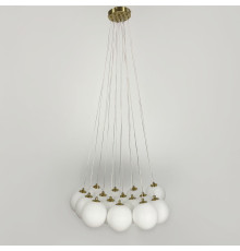 Люстра-пучок на 15 білих плафонів у латунному корпусі