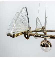 Світлодіодна люстра з 8 метеликами в золотистому кольорі