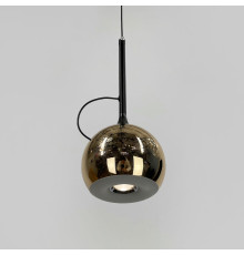 Чорний світильник із золотим плафоном та магнітом