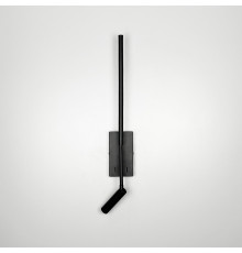 Чорне видовжене бра із регулюючим спотом та вимикачем