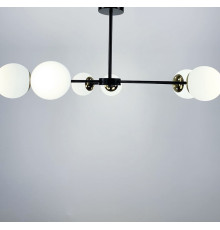 Стельова люстра в чорному корпусі на 6 білих матових плафонів