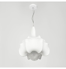 Люстра із білим фігурним абажуром 40х50 см