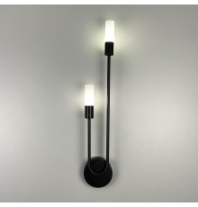 Стіновий видовжений світильник у чорному корпусі з білими плафонами 55х12 см