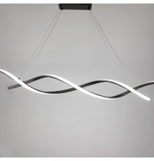 Видовжена хвилеподібна люстра у чорному корпусі довжиною 120 см