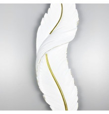 Ніжна модель настінного світильника у вигляді пірʼїни у корпусі 85х18 см