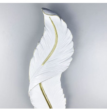 Ніжна модель настінного світильника у вигляді пірʼїни у корпусі 65х18 см