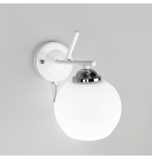 Бра з вимикачем в білому корпусі з білим плафоном