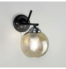 Бра з вимикачем в чорному корпусі з янтарним плафоном