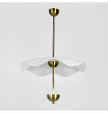 Латунний світильник із білим хвилястим плафоном Ø 50 см