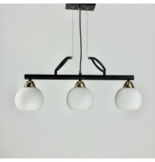 Видовжена люстра Лофт на 3 білих плафони